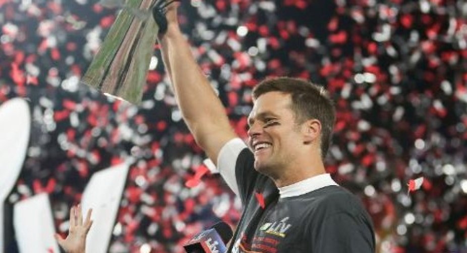 Tom Brady wins his 7th Super Bowl in his first year with the Buccaneers at age 43