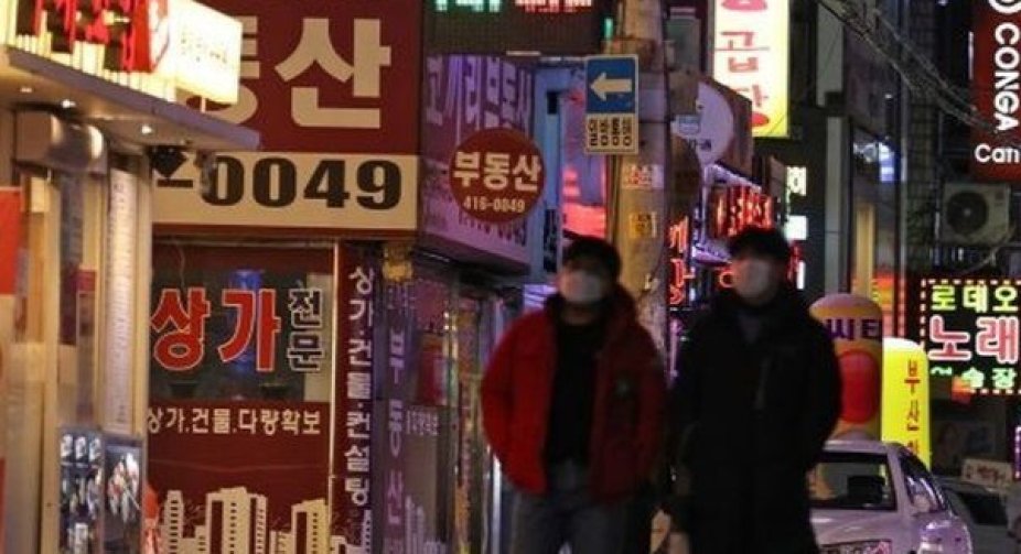 South Korea coronavirus: PM aims for 'herd immunity by autumn'