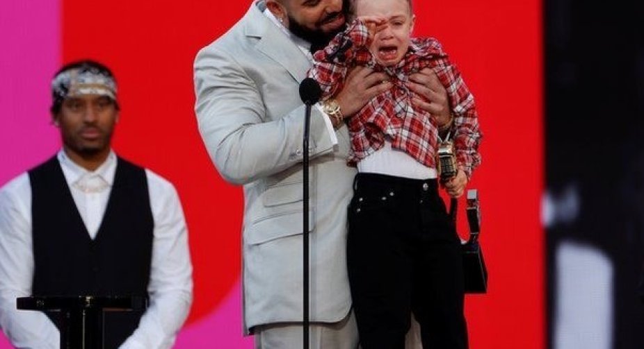 Billboard Music Awards: Drake's son joins him to accept artist of the decade
