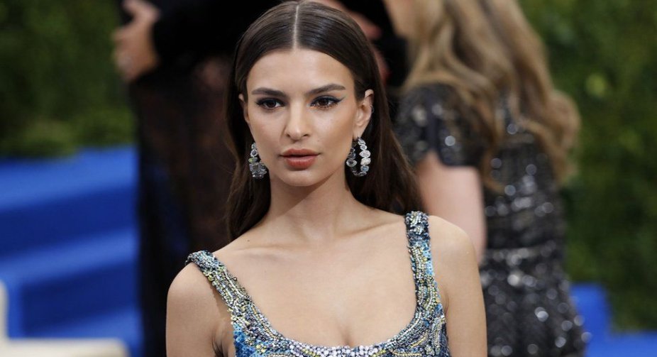 Emily Ratajkowski sponsors Bantry Basketball Club in County Cork