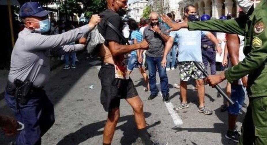 Cuba protests: Thousands rally against government