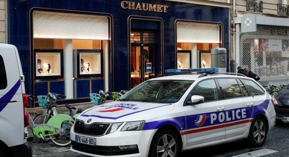 Man on scooter steals millions from upmarket Paris jeweller