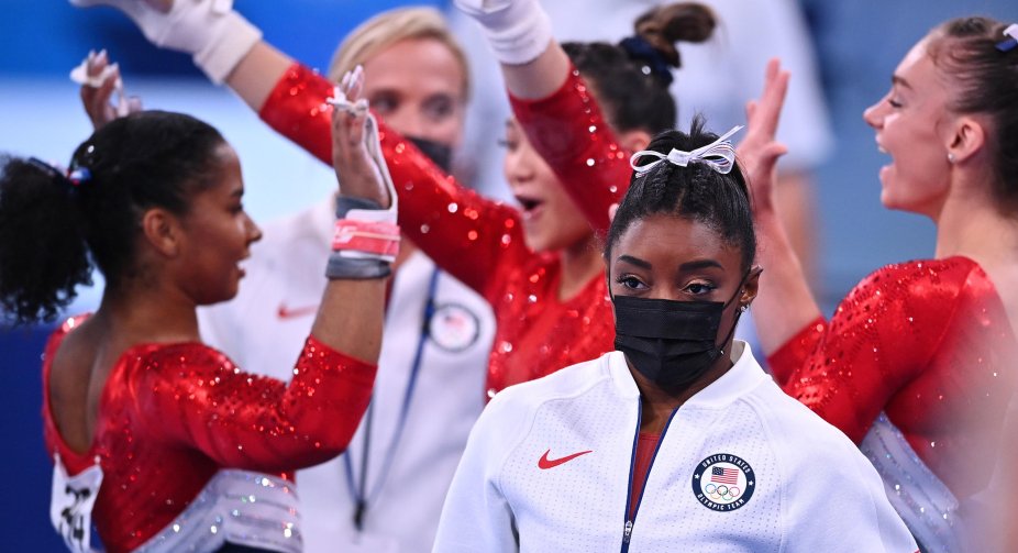Simone Biles says she still has the "twisties" and it's affecting all of her individual events