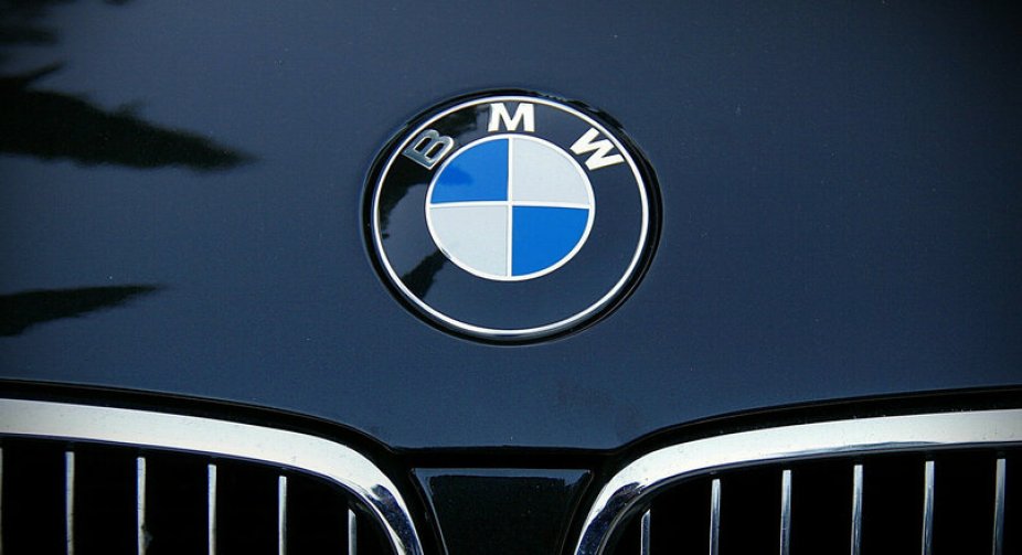 BMW отримала грант на суперництво з Tesla