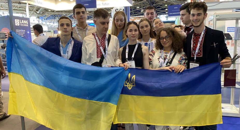 Українські школярі здобули 11 нагород на інноваційній виставці Global Industrie у Франції