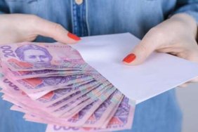 Розрив скоротився: скільки заробляють жінки і чоловіки в Україні