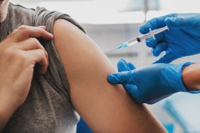 МОЗ України перегляне норму щодо 80% вакцинованих працівників закладів освіти