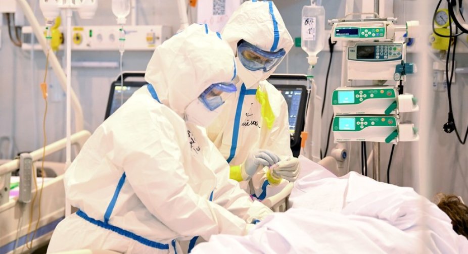 Майже 9 тисяч заразилися COVID-19 за добу, 16 областей можуть стати «помаранчевими зонами»
