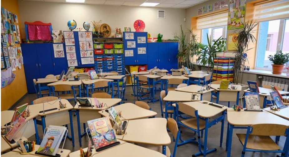 «Big Construction»: Zelensky in Donbas inspected reconstruction of Mariupol school