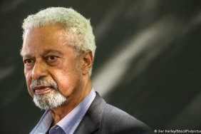 Присуджено Нобелівську премію з літератури