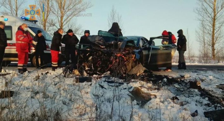 Під Харковом сталося потрійне ДТП: є загиблий та постраждалі