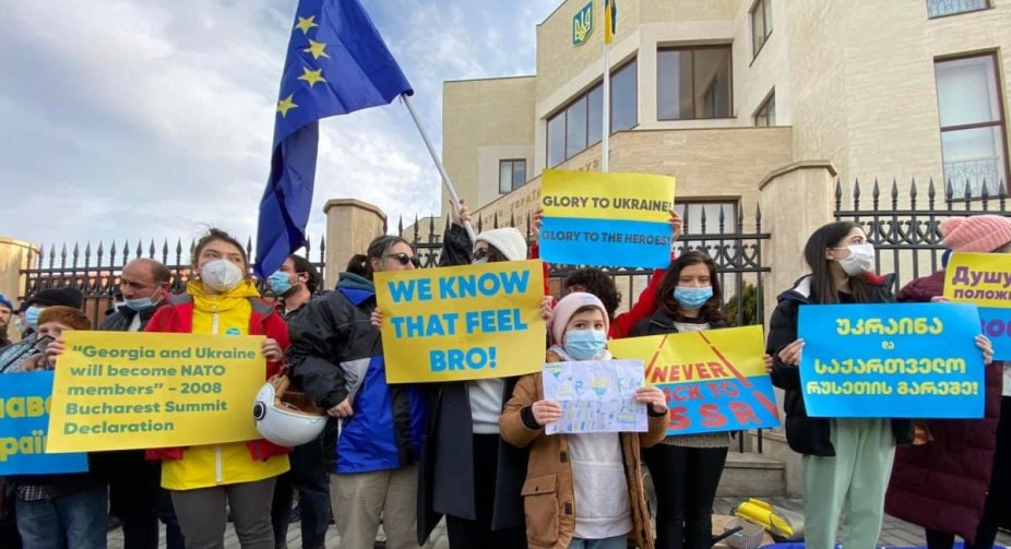 Перед посольством України у Тбілісі пройшов мітинг
