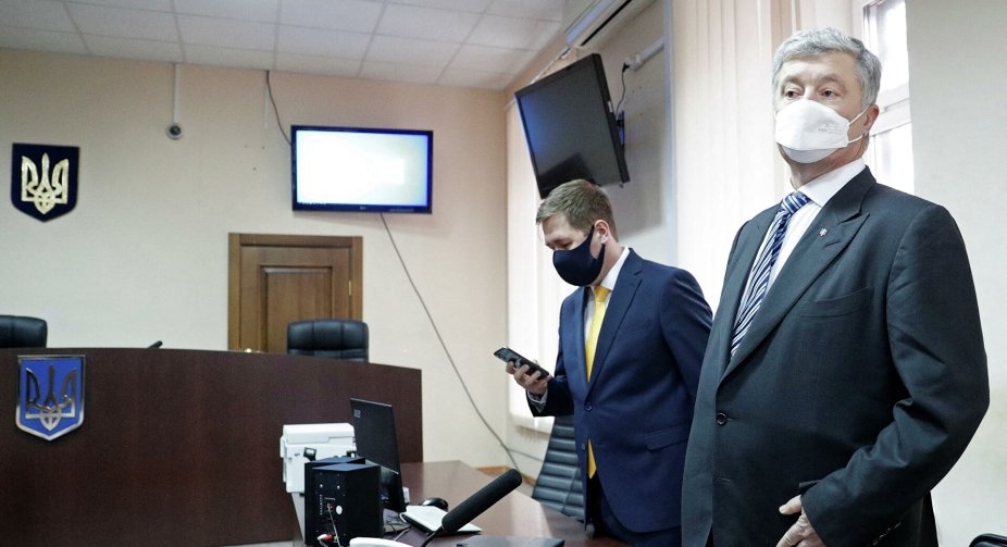 Poroshenko told the court that he does not consider himself a suspect