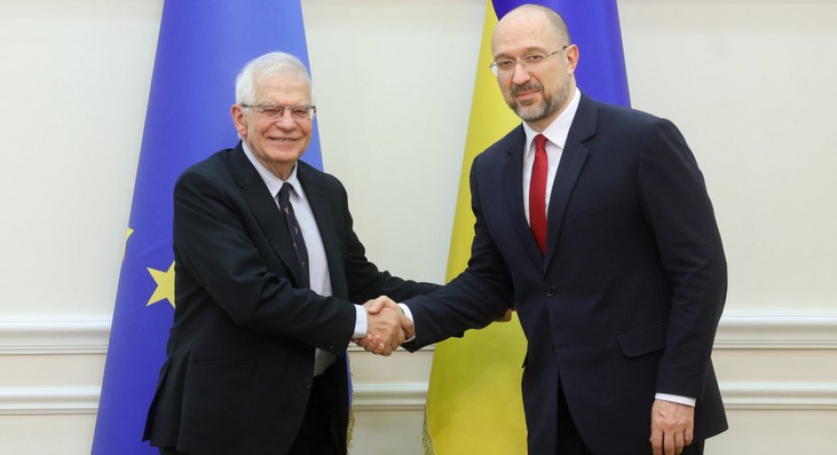 Денис Шмигаль і Жозеп Боррель обговорили посилення безпеки та протидію російській агресії