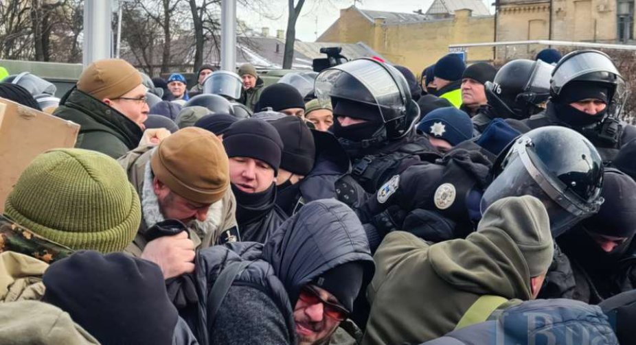 Бійка під Печерським судом: постраждали двоє людей, затриманих немає