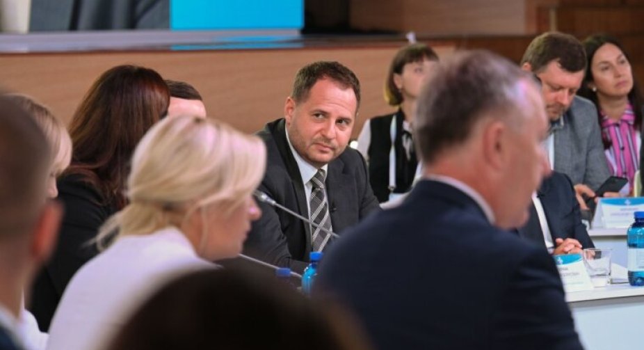  More than nine hours of talks by the Normandy Quartet advisors. What they agreed on