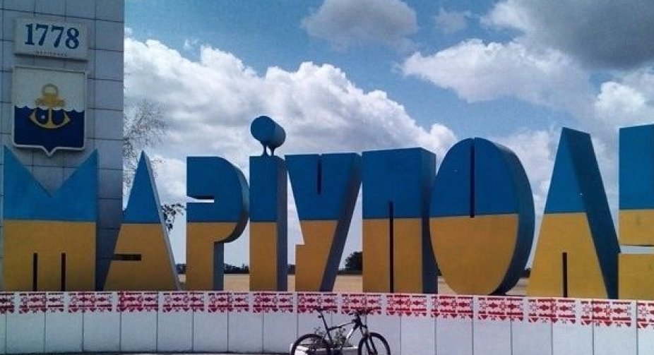 У Харківській області окупанти обстрілюють житлові будинки, є жертви серед мирного населення, у Маріуполі снаряд потрапив у будівлю школи та багатоповерхівку, троє людей постраждали