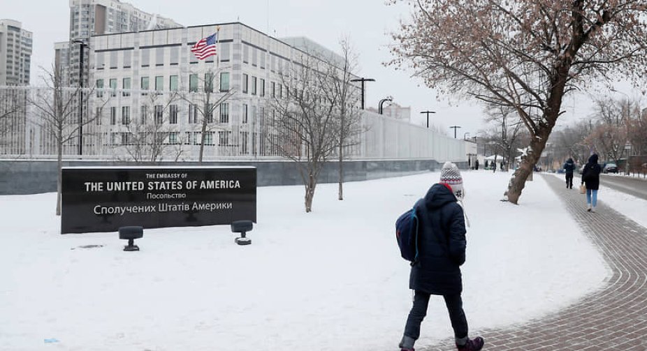 Посольство США підтвердило евакуацію частини дипломатів з України