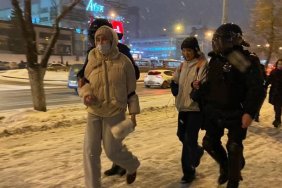 There are pickets against the war in Ukraine in Russia. Their participants are detained by police