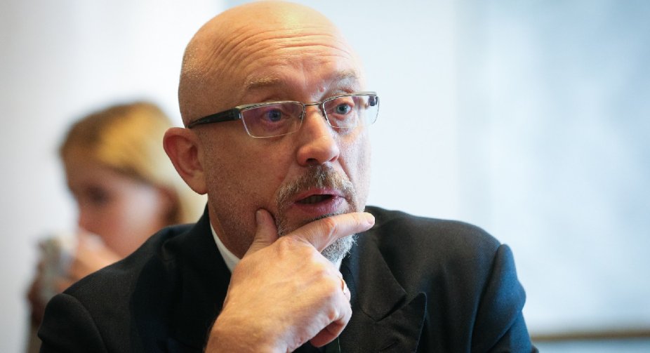 Reznikov on Russia's Recognition of the "LDPR": Is It A New Berlin Wall?