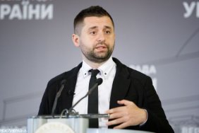 Russia should withdraw its troops from Ukraine before signing the treaty - Arahamia
