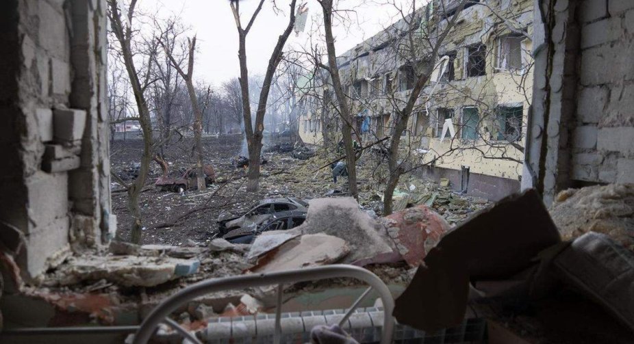 The situation in Mariupol. Fighting for Azovstal, occupants actually destroy Europe's largest factory, men are searched and stripped at checkpoints