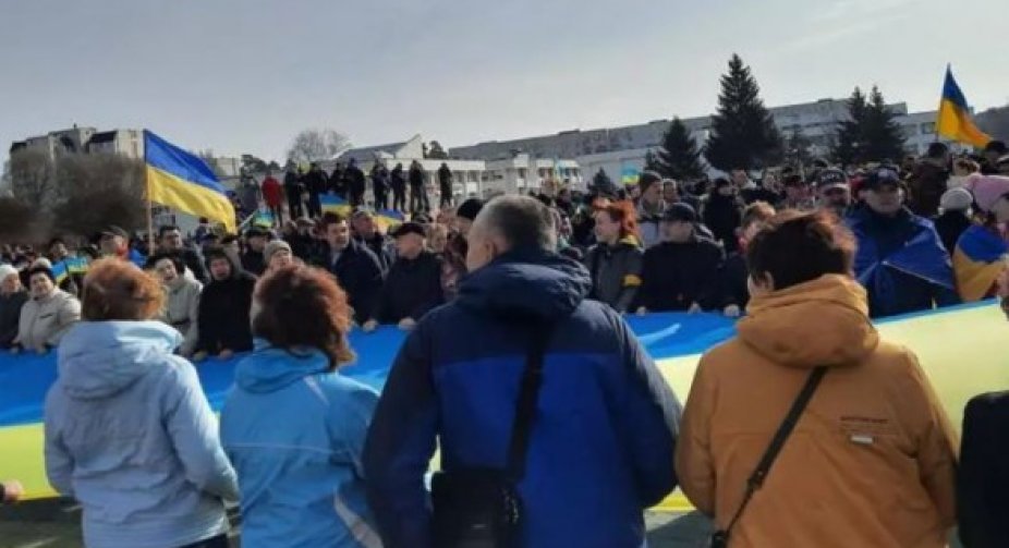 Жодної співпраці з ворогом не буде: Славутич продовжує протистояти військам окупантів, які перебувають за містом