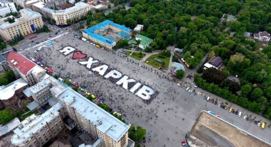 Харків під обстрілом. Вночі – термінал аеропорту, вранці – супермаркет "Метро" та поліклініка з пунктом видачі гуманітарної допомоги. Є загиблі