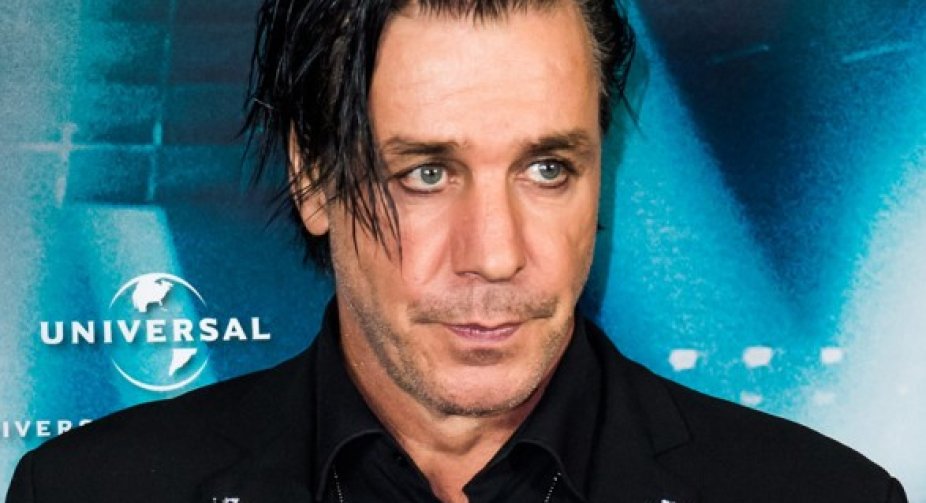 Rammstein lead singer helps Ukrainian refugees at Berlin railway station