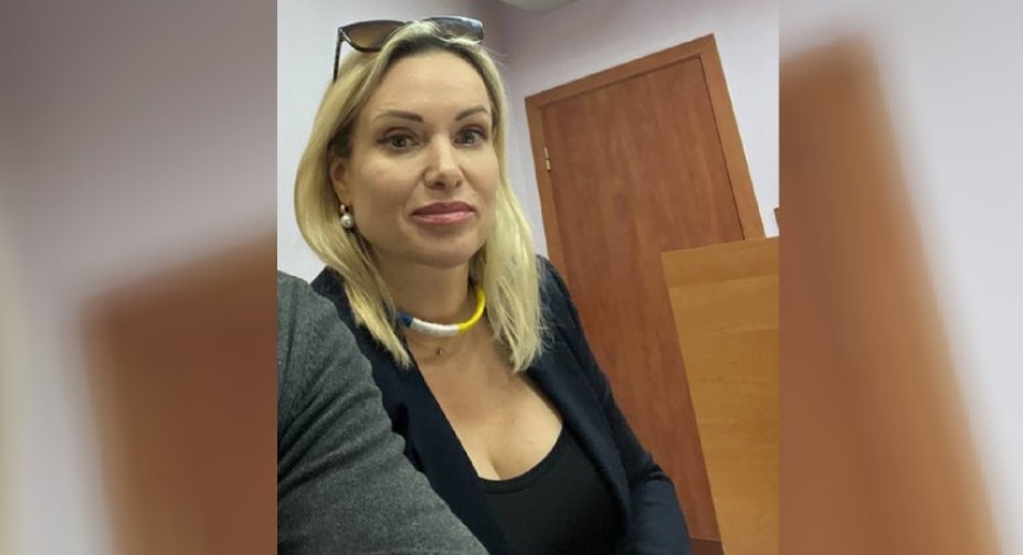 Marina Ovsyannikova exits court