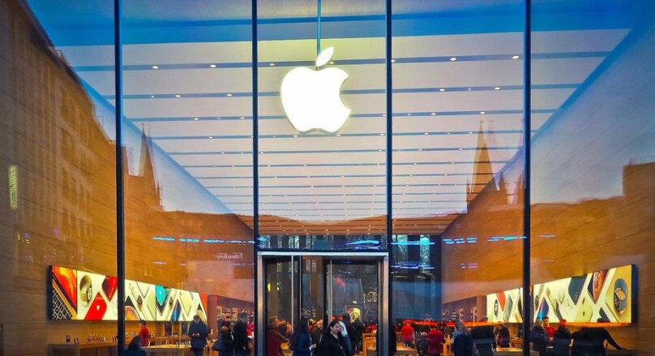 Apple припинила роботу в Росії через вторгнення армії Путіна до України