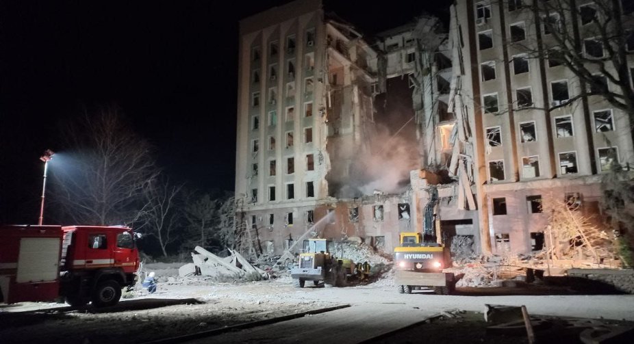 Ворожий удар по Миколаївській ОДА: кількість жертв зросла до 24