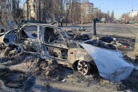 Майже 300 цивільних поховані у "братській" могилі у Бучі. У МЗС Британії збирають докази військових злочинів РФ в Україні