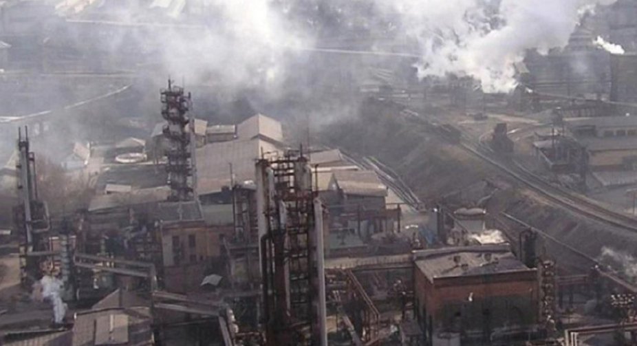 Heavy fighting in Mariupol for Azovstal, communication with Ukrainian military is lost - mayor