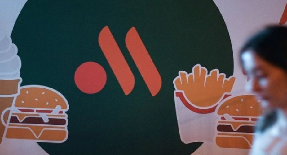Російський аналог McDonald's вкрав логотип у португальської марки кормів для тварин