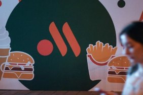 Російський аналог McDonald's вкрав логотип у португальської марки кормів для тварин