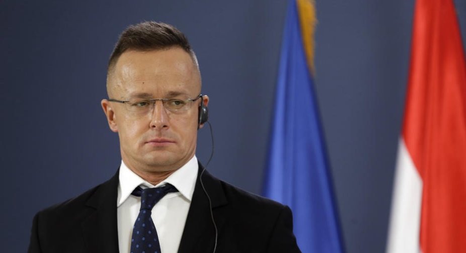 Hungary does not supply weapons to Ukraine so that the Russian Federation would not fire on the Hungarians of Transcarpathia - Szijjártó