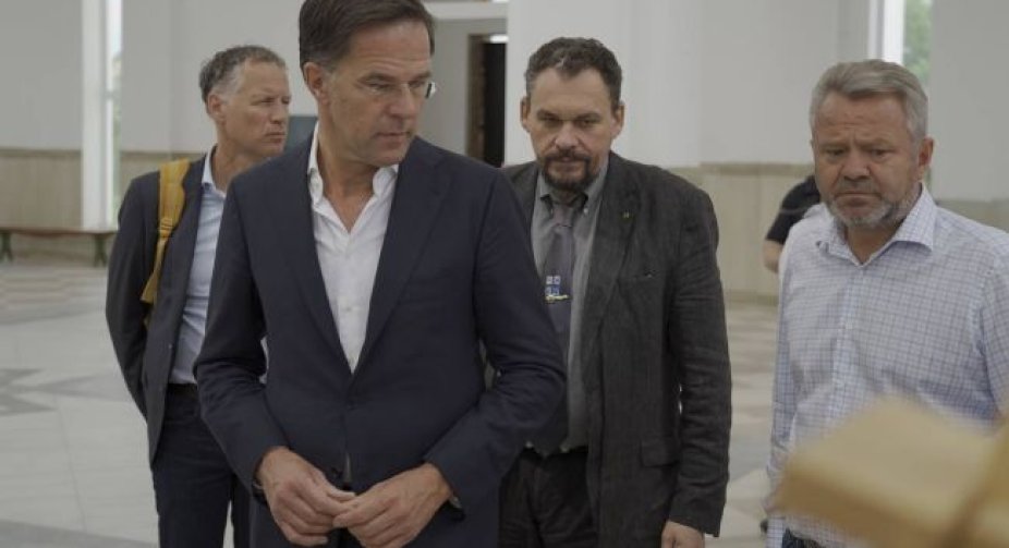 Прем'єр Нідерландів прибув до України з візитом: відвідав Бородянку, Бучу та Ірпінь