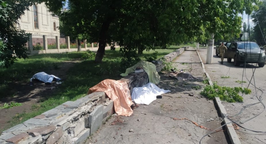 Russians shelled a bus stop in Toretsk: many victims, including children