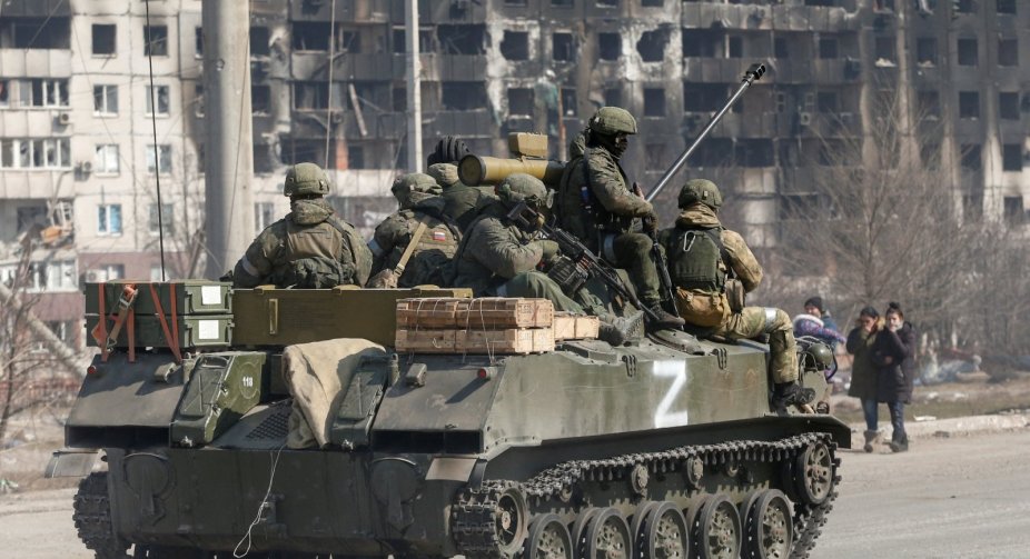 Окупанти виводять військову техніку з Маріуполя