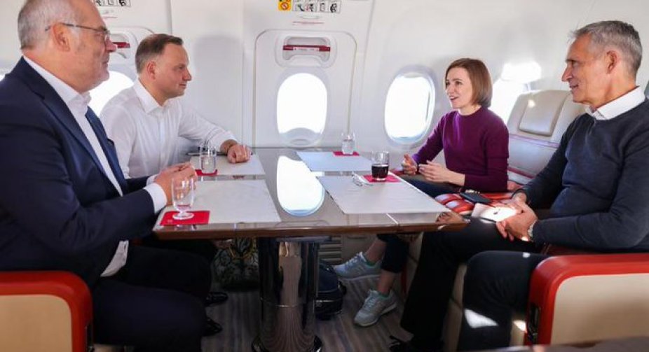 Президенти Естонії, Молдови та генсек НАТО разом полетіли до Нью-Йорка літаком Анджея Дуди