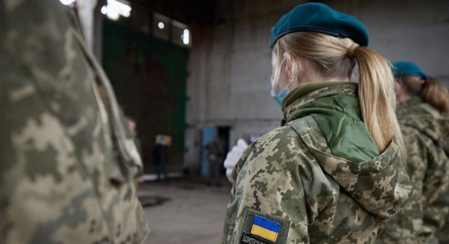 Військовий облік для жінок відтермінували на рік