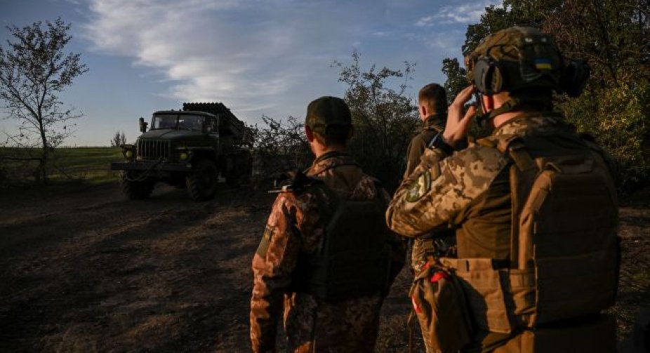 Котел для окупантів під Лиманом та стягування росіян на південь: карти боїв на ранок