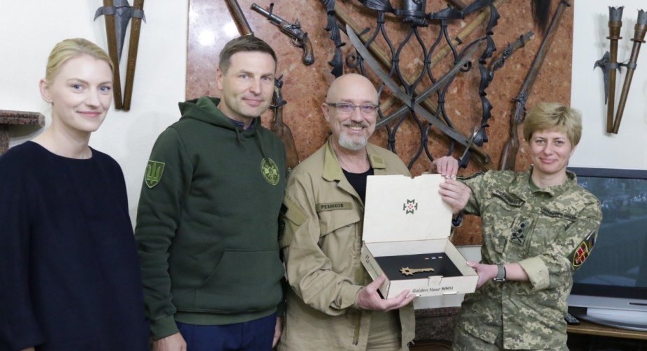 The Minister of Defense of Estonia visited Kyiv and handed over a mobile hospital to the Armed Forces of Ukraine