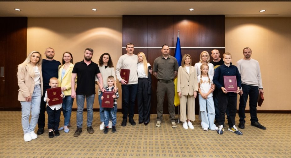 У Туреччині організували зустріч захисників "Азовсталі" із членами їхніх сімей