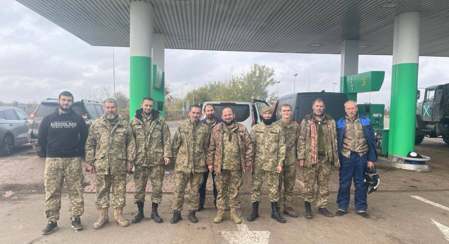 Відбувся новий обмін полоненими: вдалося повернути додому 10 українських військовослужбовців та тіло американського добровольця