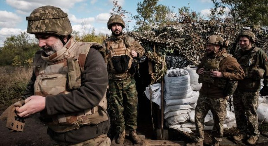 ЗСУ відновлюють штурми на півдні і утримують оборону поблизу Бахмута: карти боїв на ранок