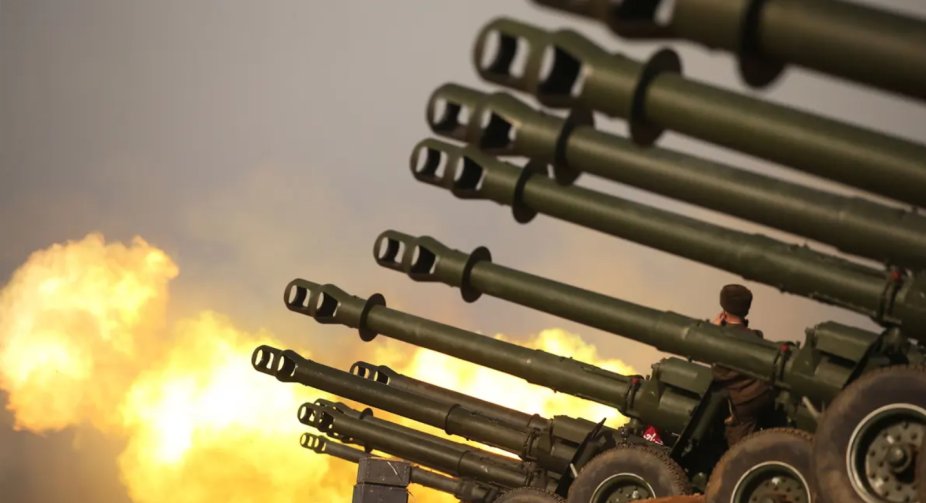 Після балістичних ракет КНДР випустила понад 100 артилерійських снарядів  
