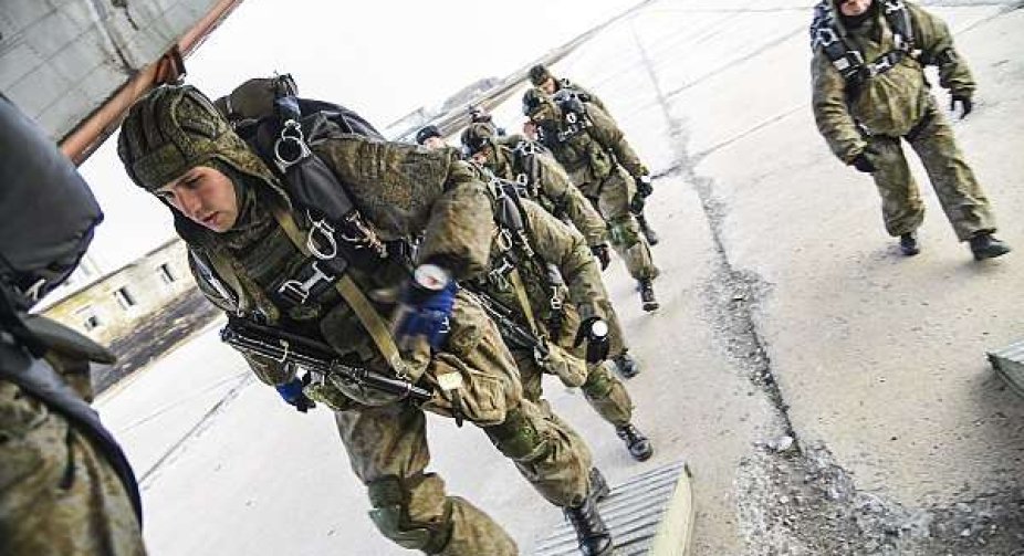 Російські війська намагатимуться зміцнити сили на Донбасі за допомогою десантних військ з-під Херсона – розвідка Британії  