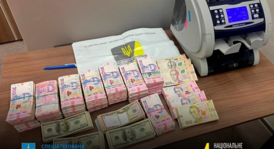 Заступника міністра викрили на отриманні 400 тис. дол. США неправомірної вигоди